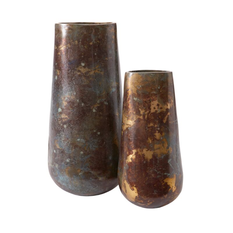 Alister Vase