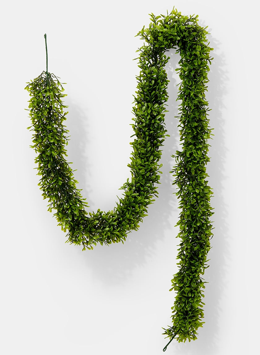 Faux Boxwood Garland, 5 ½ ft
